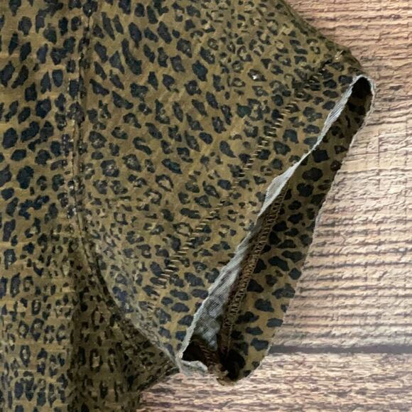 We The Free People Clare Top Leopard Print Short Sleeve Tee Shirt Size Small - Picture 3 of 10